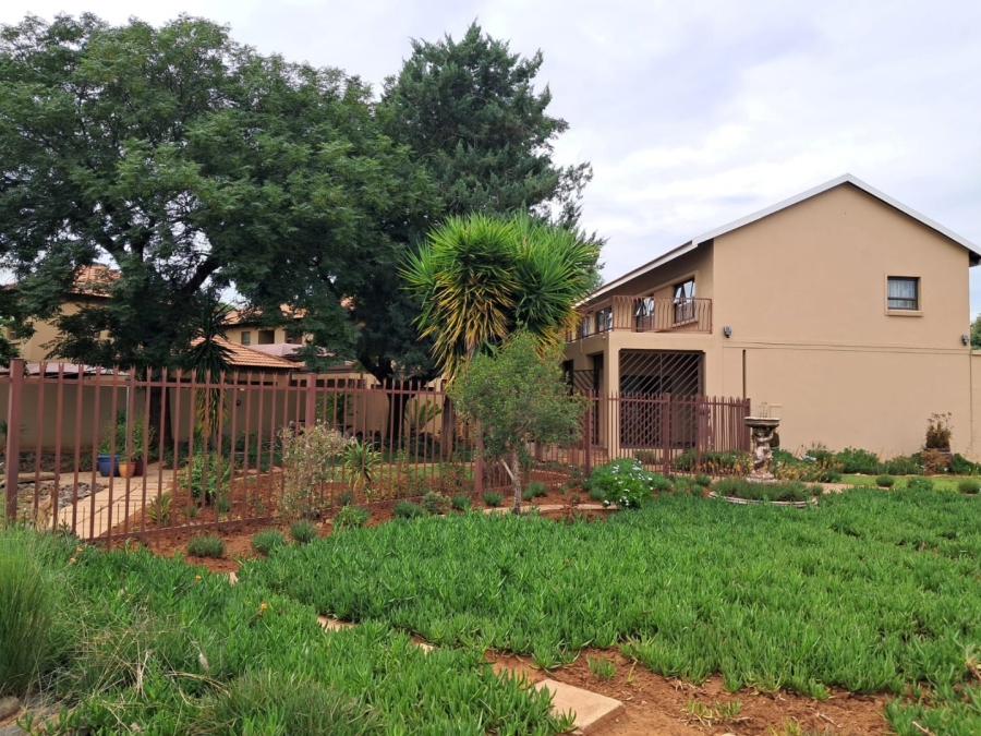 4 Bedroom Property for Sale in Rhodesdene Northern Cape